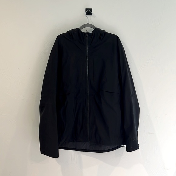 lululemon athletica Other - Mens Lululemon Outpour Shell, XL